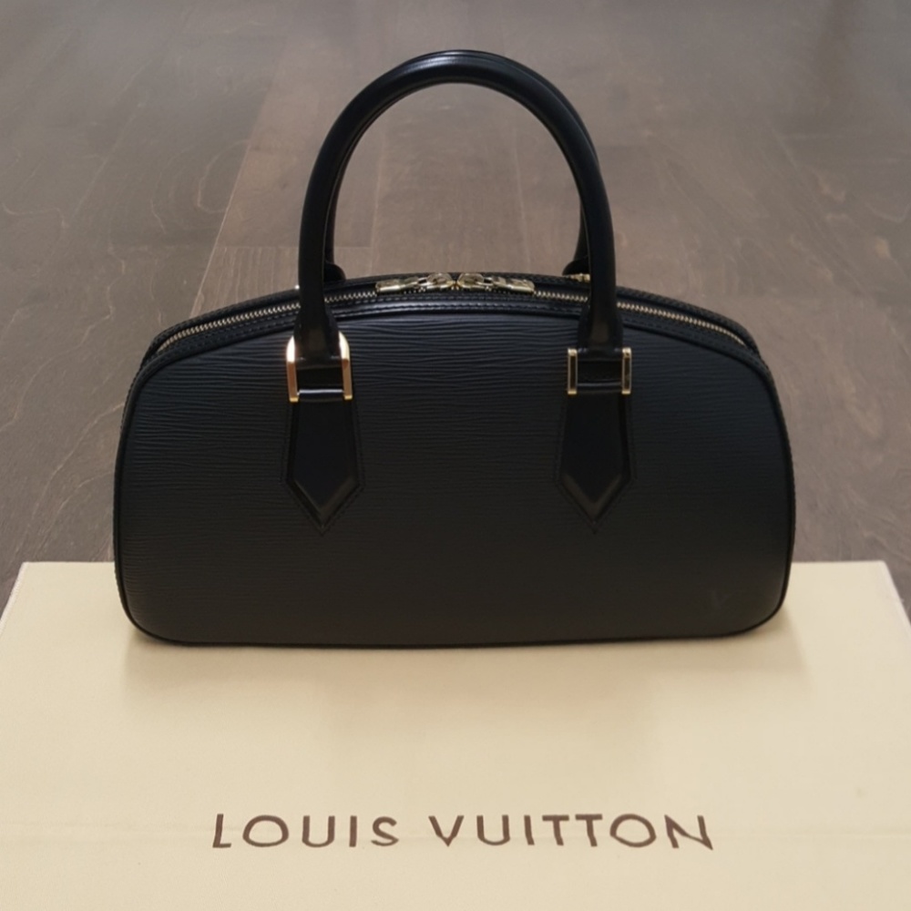 100% Authentic!! Louis Vuitton Epi Jasmin bag